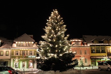 Julgran på torg, foto: Pixabay.