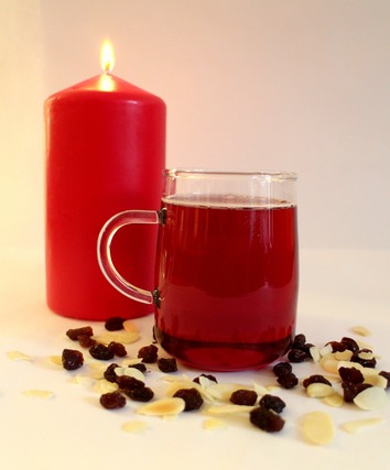 Glögg, mandel och ljus. Foto: Pixabay.